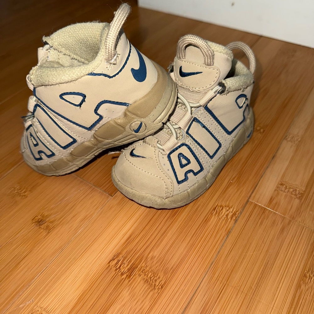 Toddler Nike Air sneakers size 6c